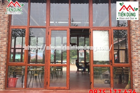 Cửa nhôm xingfa vân gỗ