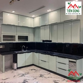 TỦ BẾP NHÔM KÍNH VÂN GỖ 14