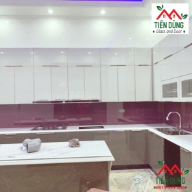 TỦ BẾP NHÔM KÍNH VÂN GỖ 11